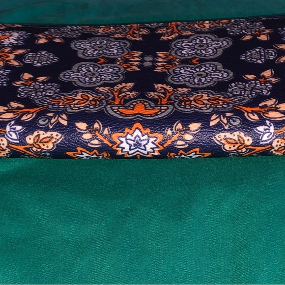 AUTHENTIC NWT ACCORDION ZIP WALLET IN FOREST FLOWER PRINT COATED CANVAS - Picture 4 of 11